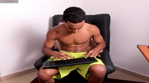 Snapshot of badboy_cam777 chatting on November 26, 4:02 am badboy_cam777 online show from November 26, 4:02 am