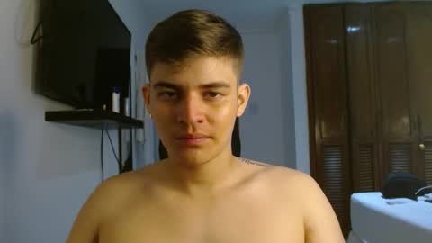 Snapshot of badbunny_69_ chatting on March 17, 3:44 am badbunny_69_ online show from March 17, 3:44 am