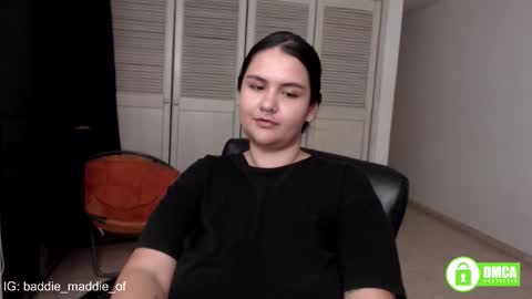 Snapshot of baddie_maddie_ chatting on November 28, 8:50 am want custom text me through my snap 3 online show from November 28, 8:50 am