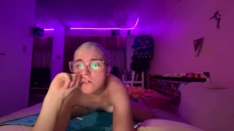 baddieprettypussy online show from April 18, 8:53 pm