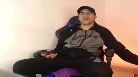 Snapshot of badjuanhot chatting on December 7, 8:11 am Juan Help us reach 100 likes online show from December 7, 8:11 am