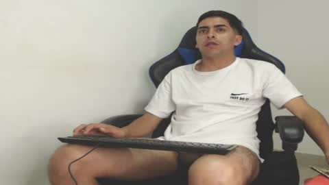 Snapshot of badjuanhot chatting on January 7, 11:48 am Juan Help us reach 100 likes online show from January 7, 11:48 am