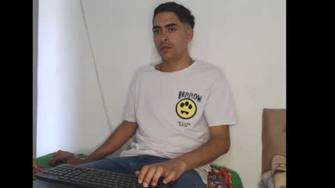 Snapshot of badjuanhot chatting on January 13, 9:20 pm Juan Help us reach 100 likes online show from January 13, 9:20 pm