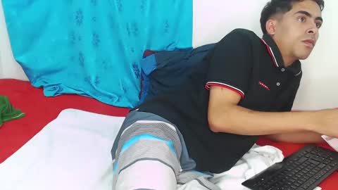 Snapshot of badjuanhot chatting on January 22, 5:28 pm Juan Help us reach 100 likes online show from January 22, 5:28 pm