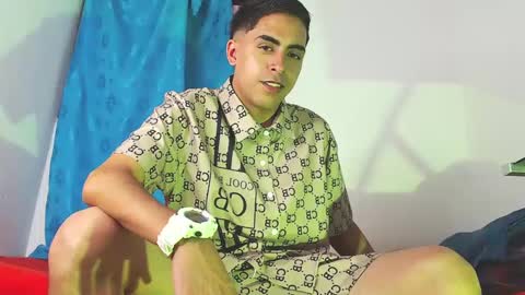 Snapshot of badjuanhot chatting on January 26, 11:18 pm Juan Help us reach 100 likes online show from January 26, 11:18 pm