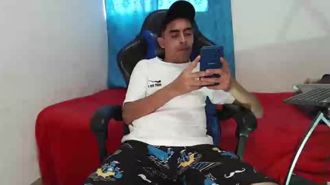 Snapshot of badjuanhot chatting on March 5, 6:34 pm Juan Help us reach 100 likes online show from March 5, 6:34 pm