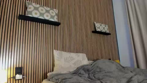 Snapshot of badmodel_ chatting on November 18, 3:05 pm Name online show from November 18, 3:05 pm