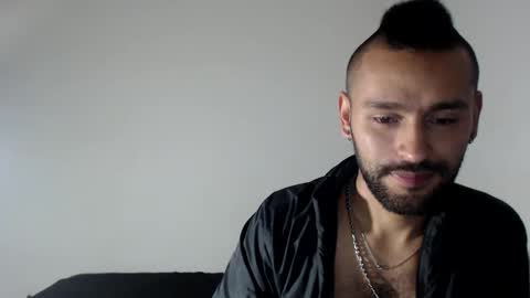 Snapshot of badsanx chatting on February 28, 4:21 am badsanx online show from February 28, 4:21 am