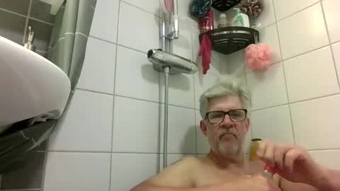 Snapshot of baggelina75 chatting on June 2, 6:54 pm baggelina75 online show from June 2, 6:54 pm
