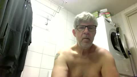 Snapshot of baggelina75 chatting on June 5, 3:46 am baggelina75 online show from June 5, 3:46 am