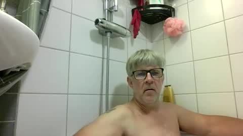Snapshot of baggelina75 chatting on June 7, 4:00 pm baggelina75 online show from June 7, 4:00 pm