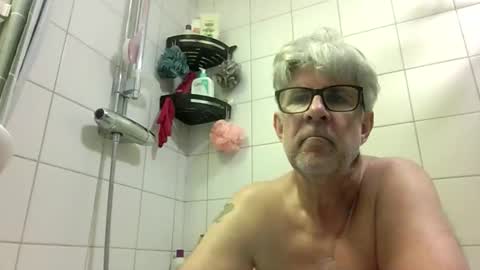 Snapshot of baggelina75 chatting on June 8, 6:41 pm baggelina75 online show from June 8, 6:41 pm