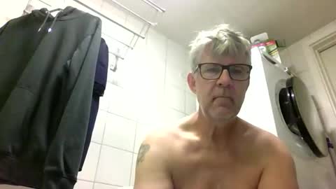 Snapshot of baggelina75 chatting on June 10, 3:39 am baggelina75 online show from June 10, 3:39 am