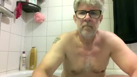 Snapshot of baggelina75 chatting on June 10, 5:56 pm baggelina75 online show from June 10, 5:56 pm