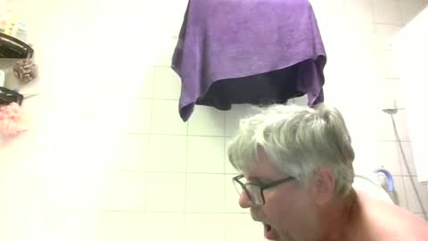 Snapshot of baggelina75 chatting on June 24, 6:40 pm baggelina75 online show from June 24, 6:40 pm