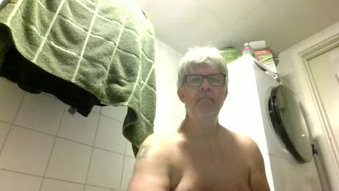 Snapshot of baggelina75 chatting on June 29, 3:46 am baggelina75 online show from June 29, 3:46 am