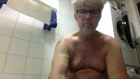 Snapshot of baggelina75 chatting on July 1, 9:47 pm baggelina75 online show from July 1, 9:47 pm