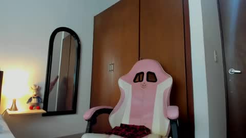 Snapshot of bailarina_atrevida chatting on June 22, 2:36 pm sandra online show from June 22, 2:36 pm
