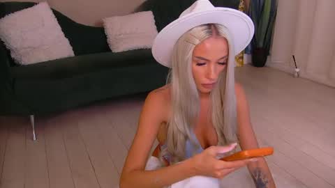 Snapshot of bailey_rush chatting on July 4, 6:25 pm bailey_rush online show from July 4, 6:25 pm
