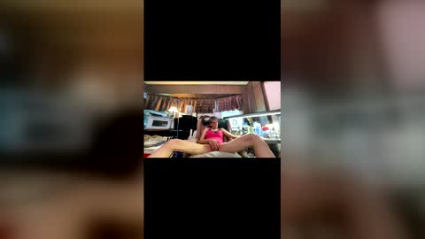 Snapshot of balddickstroking chatting on June 7, 3:05 pm balddickstroking online show from June 7, 3:05 pm