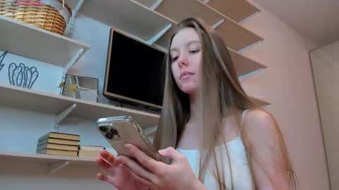 Kira online show from January 31, 10:30 pm