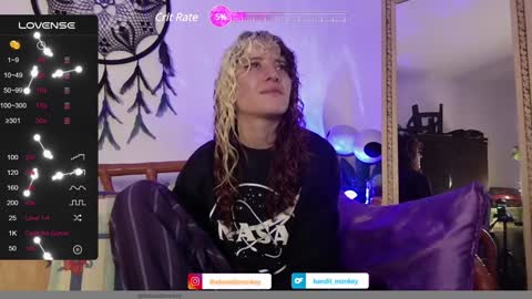 Snapshot of bandit_monkey chatting on December 6, 7:21 am V E R O N I C A online show from December 6, 7:21 am