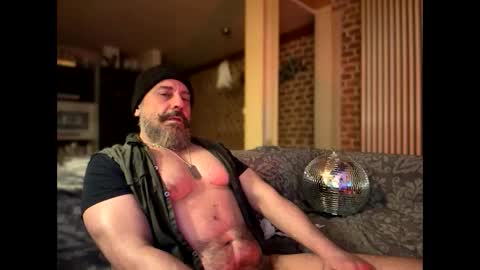 Snapshot of barba71 chatting on February 8, 12:28 am Military man 69 online show from February 8, 12:28 am