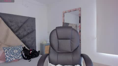 Snapshot of barbaraknox_ chatting on June 14, 6:32 pm Barbara online show from June 14, 6:32 pm