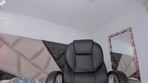 Snapshot of barbaraknox_ chatting on June 20, 6:22 pm Barbara online show from June 20, 6:22 pm