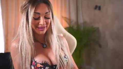 Snapshot of barbaramonn_ chatting on June 20, 3:59 pm Ana online show from June 20, 3:59 pm