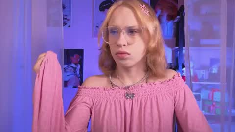 Snapshot of barbie_richy chatting on November 26, 6:03 am barbie_richy online show from November 26, 6:03 am