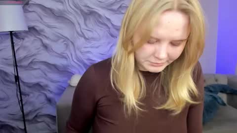 Snapshot of barbie_staze chatting on November 26, 2:45 am Barbie Staze online show from November 26, 2:45 am