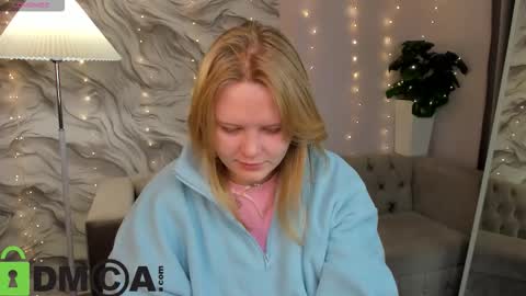 Snapshot of barbie_staze chatting on January 7, 2:47 am Barbie Staze online show from January 7, 2:47 am