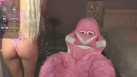 Stacy online show from December 3, 4:20 am