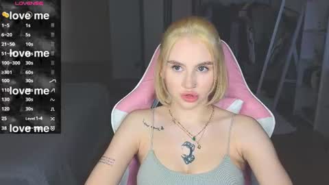 Snapshot of barbieee_doll chatting on August 2, 3:21 pm Eva online show from August 2, 3:21 pm