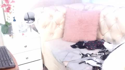Snapshot of barbiefox_ chatting on June 8, 12:03 am barbiefox_ online show from June 8, 12:03 am