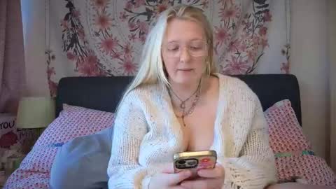 Snapshot of barbiegirl966 chatting on September 11, 8:47 am barbiegirl966 online show from September 11, 8:47 am