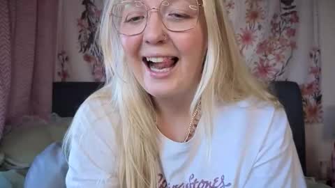 Snapshot of barbiegirl966 chatting on November 13, 9:52 am barbiegirl966 online show from November 13, 9:52 am