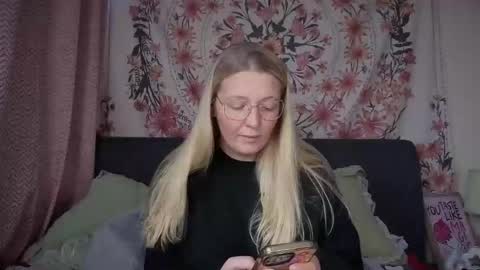 Snapshot of barbiegirl966 chatting on December 5, 9:40 am barbiegirl966 online show from December 5, 9:40 am