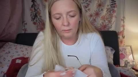 Snapshot of barbiegirl966 chatting on January 14, 9:09 pm barbiegirl966 online show from January 14, 9:09 pm