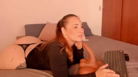 Snapshot of barbiieroberts chatting on July 22, 2:53 pm B A R B I E R O B E R T S online show from July 22, 2:53 pm