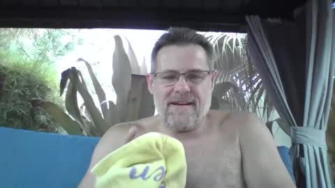 Snapshot of barry_42 chatting on April 27, 9:46 pm Barry Arnauld online show from April 27, 9:46 pm