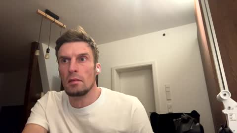 Snapshot of basst23 chatting on January 4, 3:07 am basst23 online show from January 4, 3:07 am