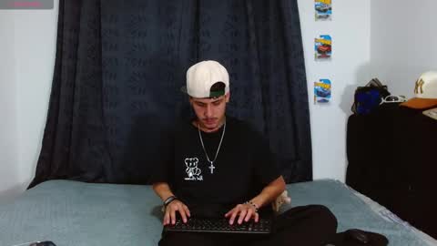 Snapshot of bastiaan_28 chatting on November 6, 3:51 am Bastian online show from November 6, 3:51 am