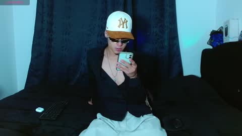 Snapshot of bastiaan_28 chatting on November 23, 3:50 am Bastian online show from November 23, 3:50 am