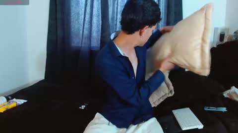 Snapshot of bastiaan_28 chatting on November 30, 8:57 pm Bastian online show from November 30, 8:57 pm