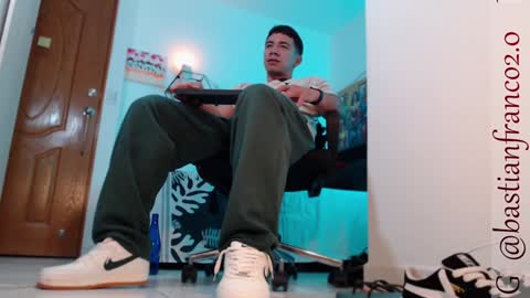 Snapshot of bastian_franco01 chatting on December 3, 4:47 am Bastian Independent Model online show from December 3, 4:47 am