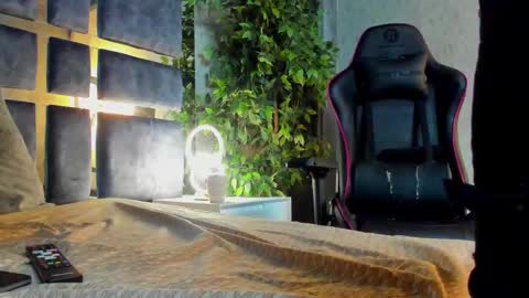 Bastian Independent Model online show from November 2, 3:09 am