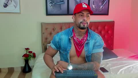 Snapshot of bastian_jones1 chatting on December 23, 2:45 am bastian_jones1 online show from December 23, 2:45 am