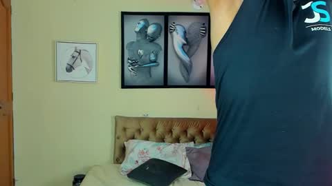 Snapshot of bastian_jones1 chatting on January 22, 7:03 am bastian_jones1 online show from January 22, 7:03 am